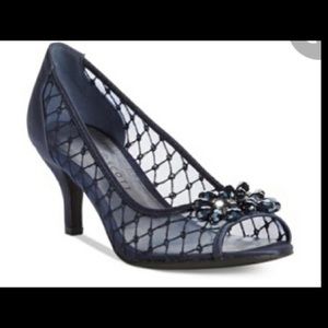 Karen Scott Maralyn peep toe dress pump. Brand New